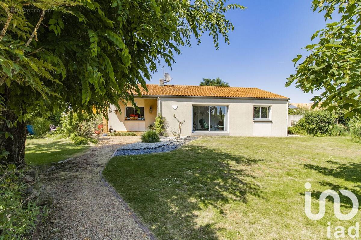 Photo 1 - Maison à LES BROUZILS