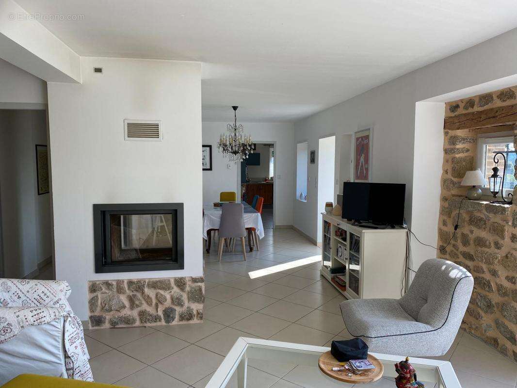 Maison à NOIRETABLE