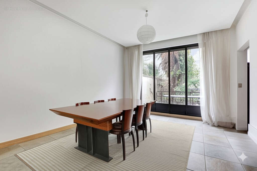 Maison à PARIS-14E