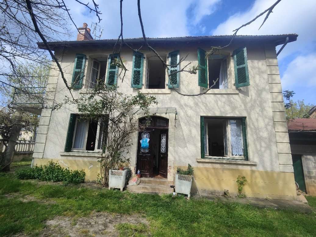 Maison à ANGLARS-SAINT-FELIX