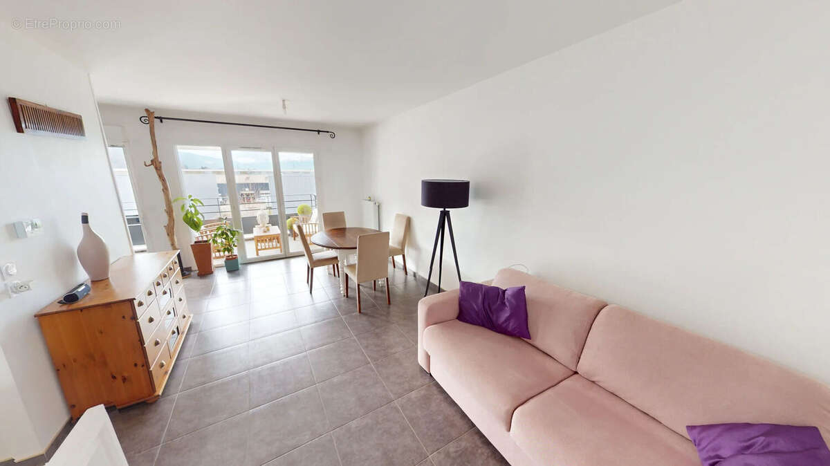 Appartement à FROGES