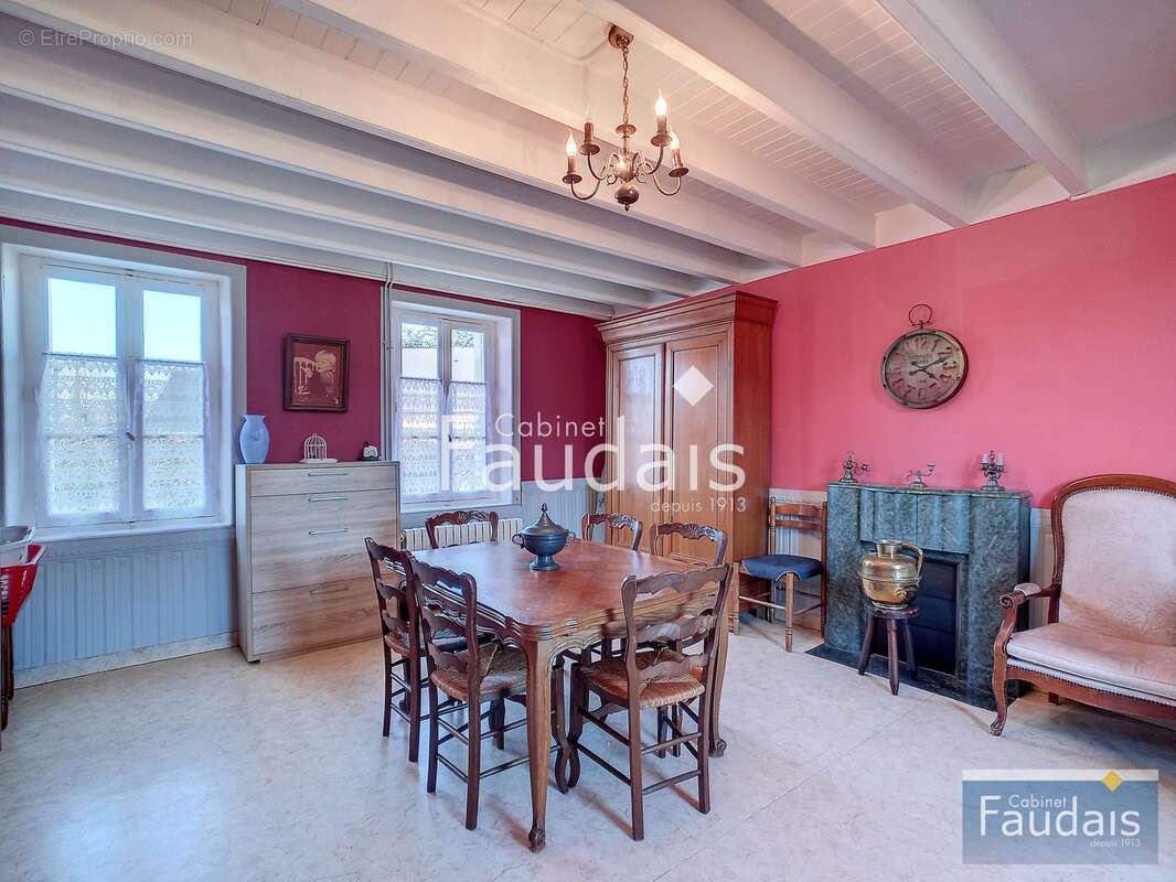 Maison à SAINT-GERMAIN-SUR-AY