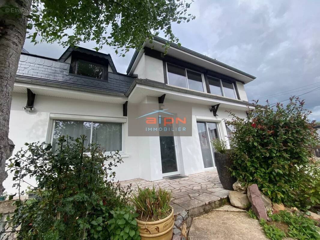 Maison à SAINT-ETIENNE-DU-ROUVRAY