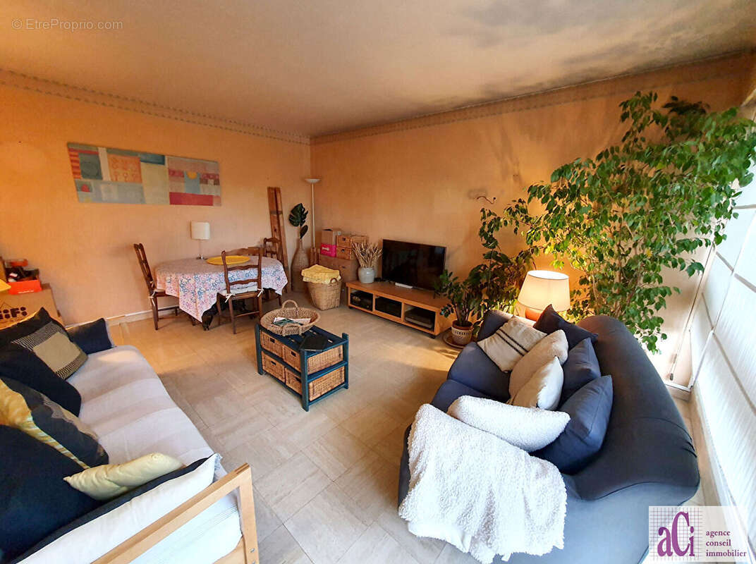 Appartement à L&#039;HAY-LES-ROSES