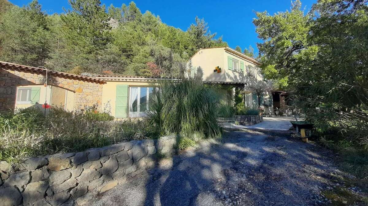 Maison à PUGET-THENIERS