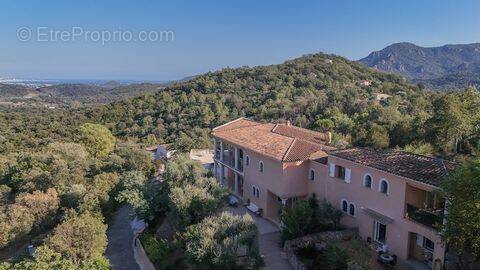 Maison à LES ADRETS-DE-L&#039;ESTEREL
