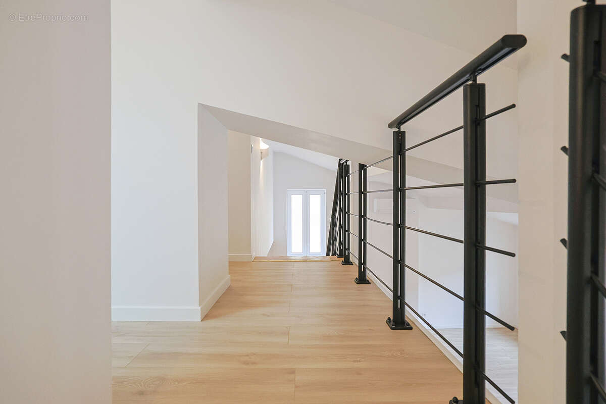Appartement à SOLLIES-PONT