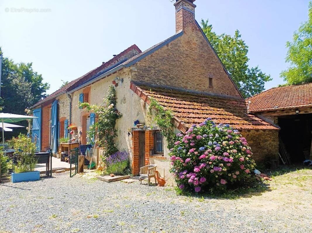 Maison à BOUSSAC