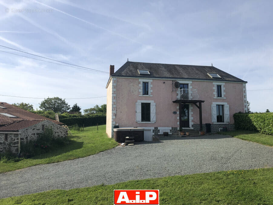 Maison à POUZAUGES