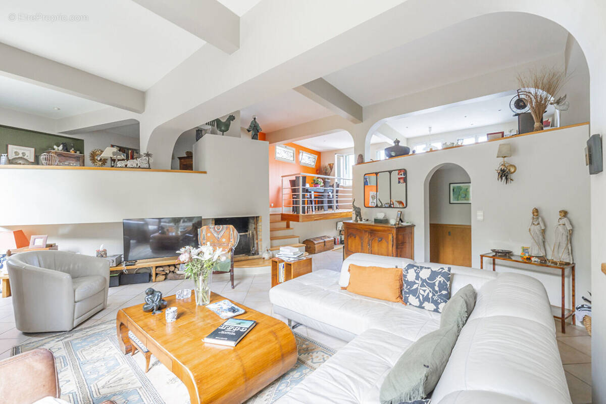 Appartement à VILLE-D&#039;AVRAY