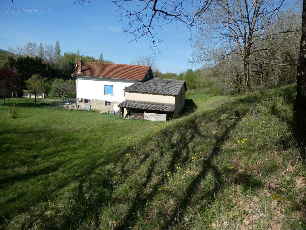 Terrain à VAREN