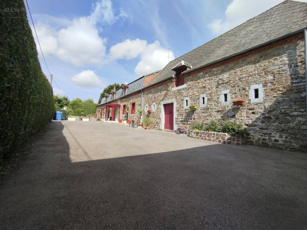 Maison à MONDREPUIS