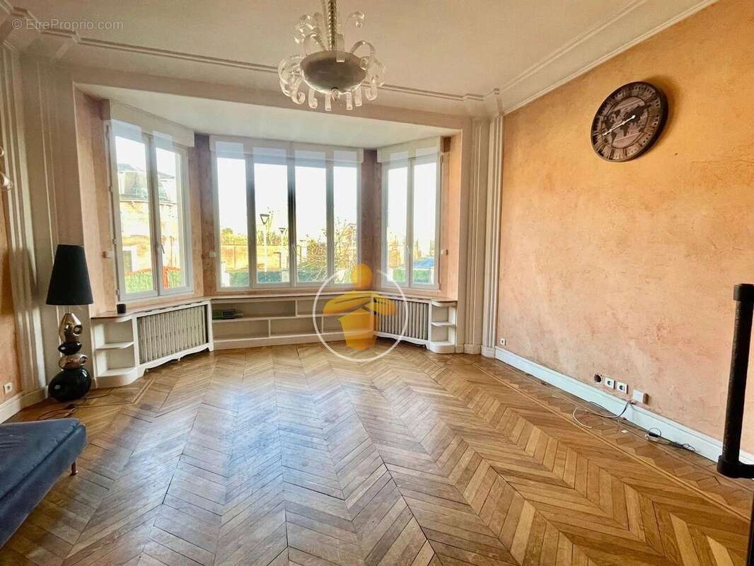 Maison à LA FERE