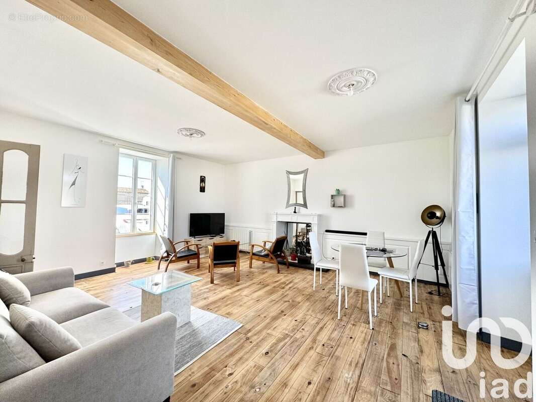 Photo 2 - Maison à VERINES
