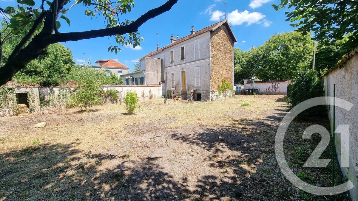 Maison à SAINT-MAUR-DES-FOSSES