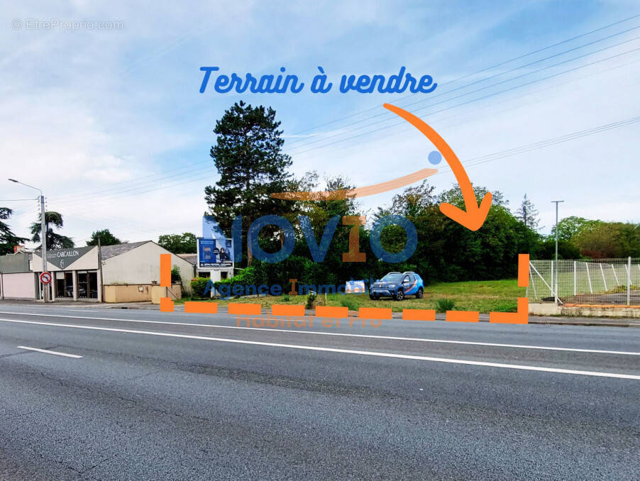 Terrain à CHASSENEUIL-DU-POITOU