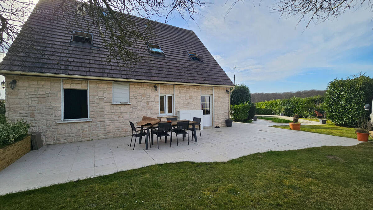 Maison à FLEURINES
