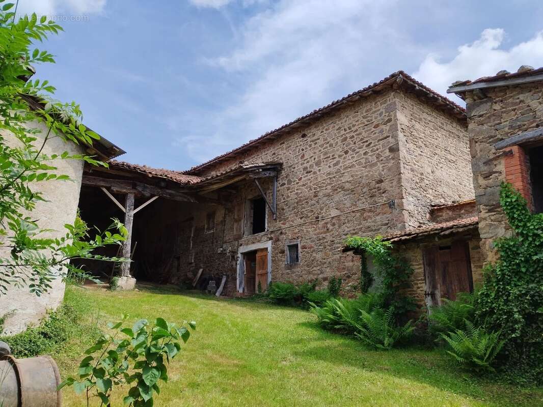 Maison à LARAJASSE