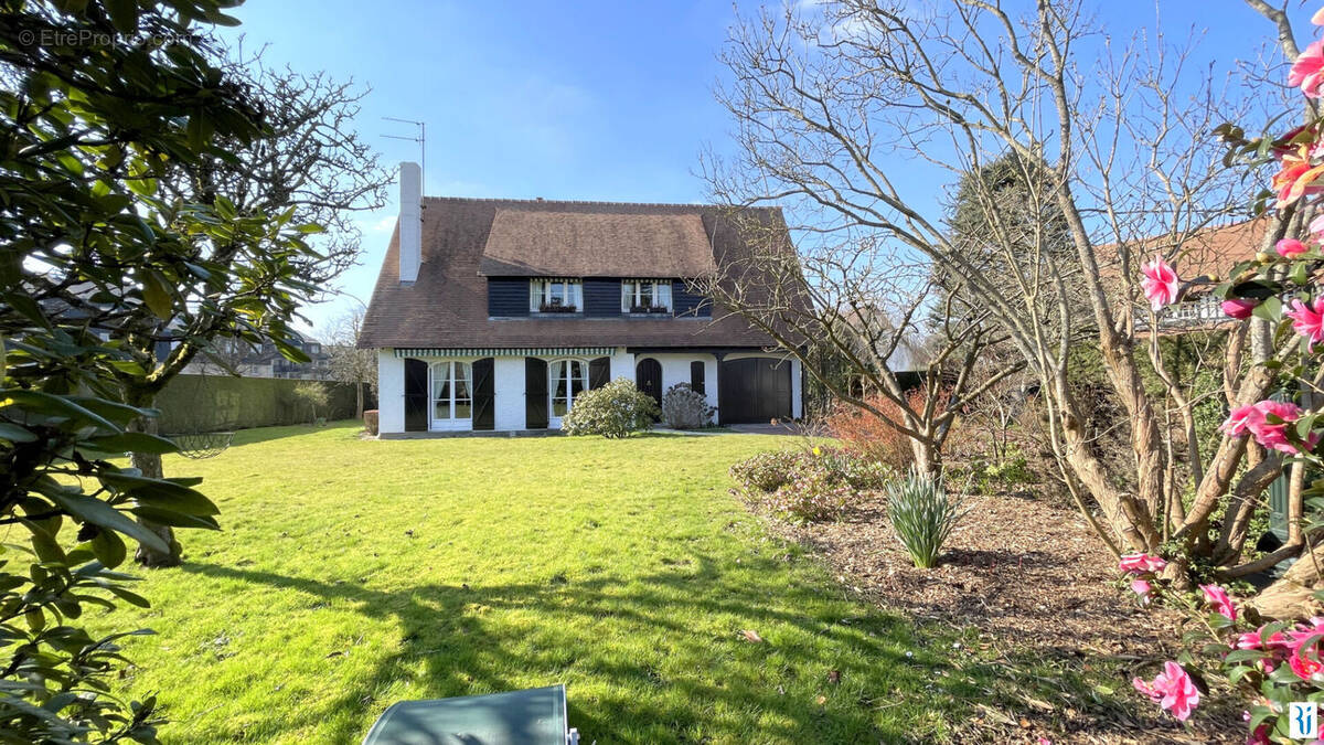 Maison à MONT-SAINT-AIGNAN