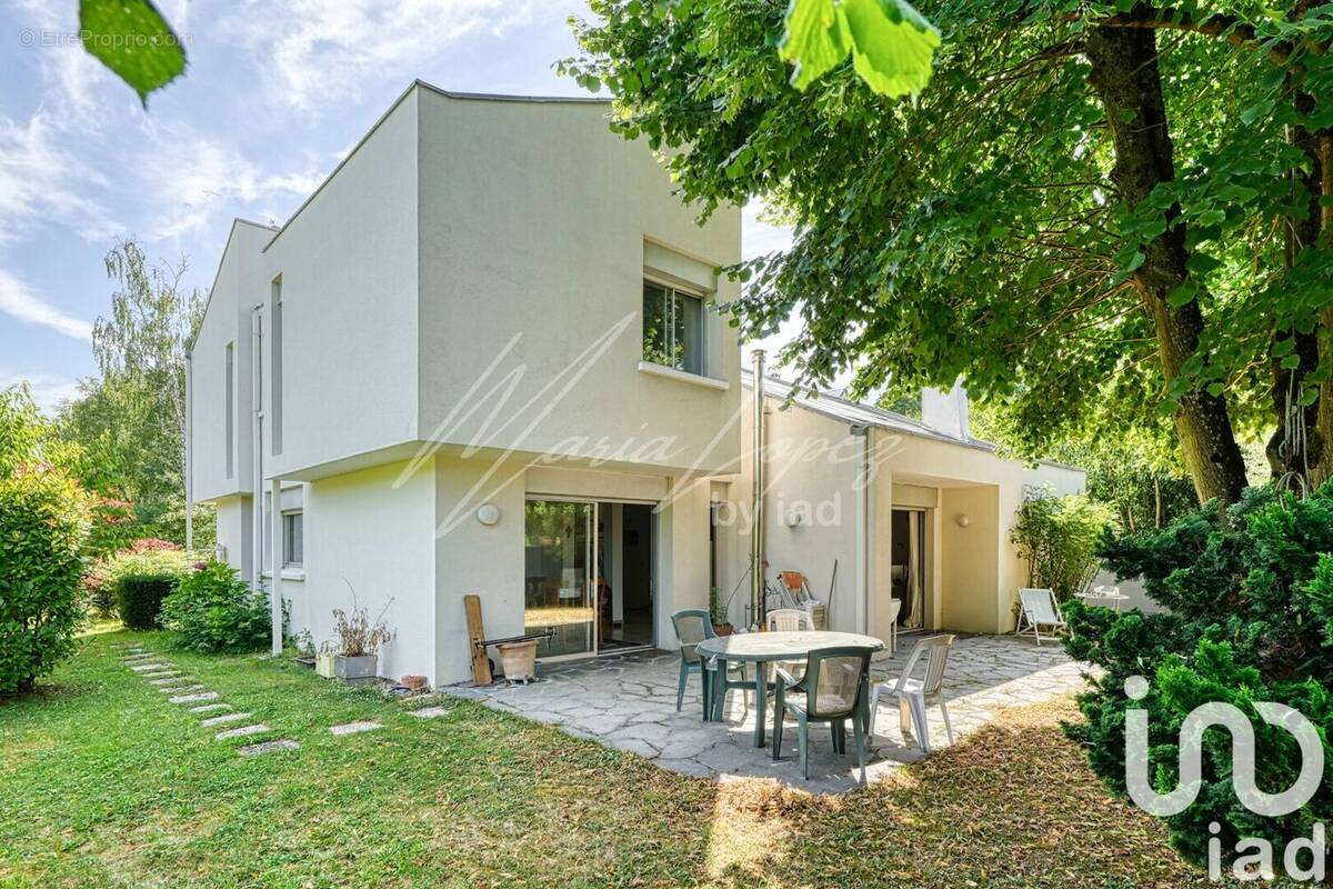 Photo 1 - Maison à BURES-SUR-YVETTE