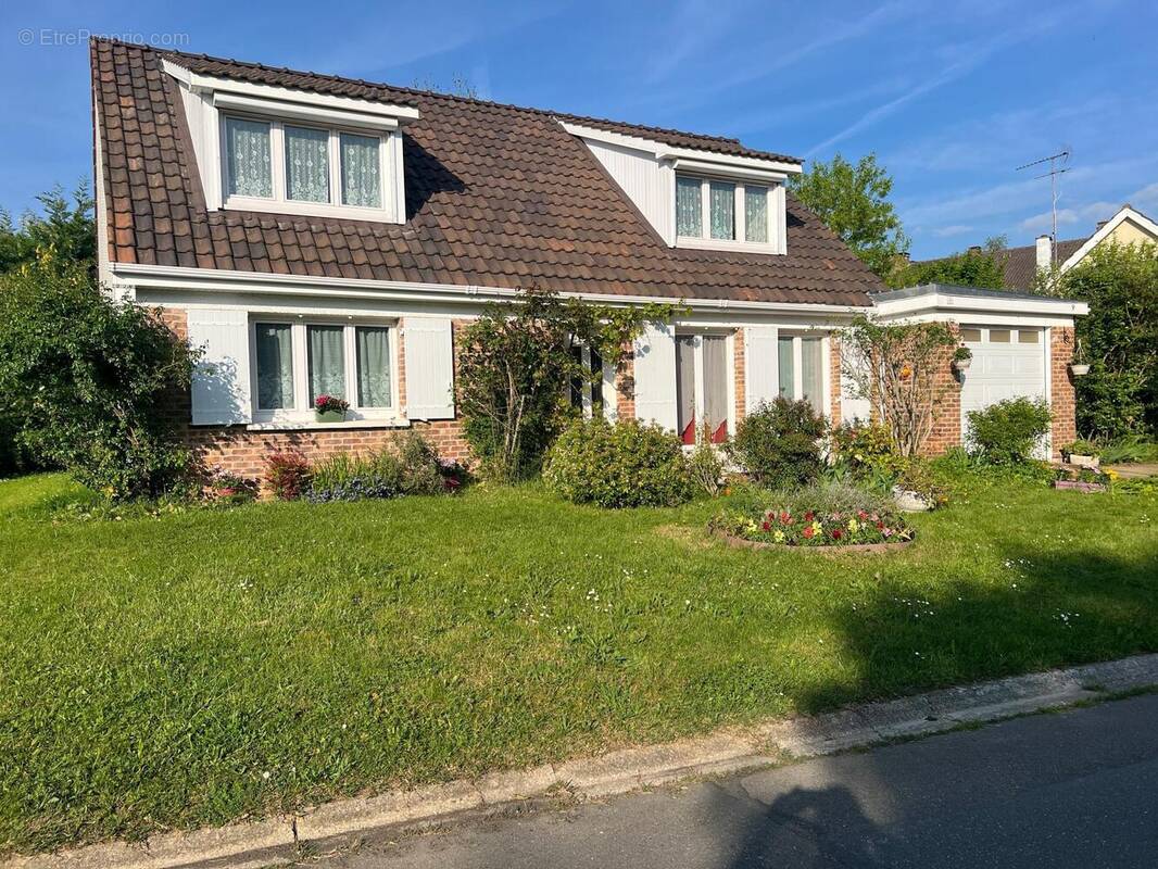 Photo 1 - Maison à LE MESNIL-SAINT-DENIS