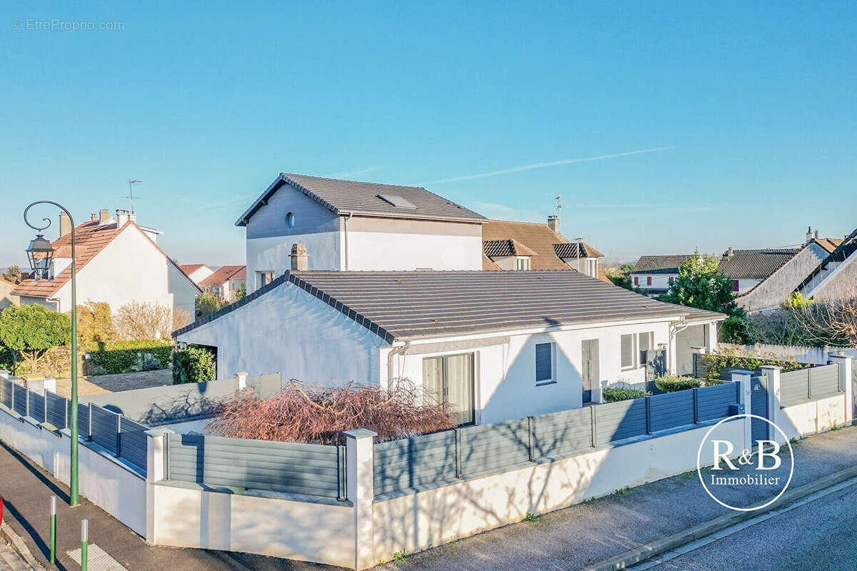 Appartement à LES CLAYES-SOUS-BOIS