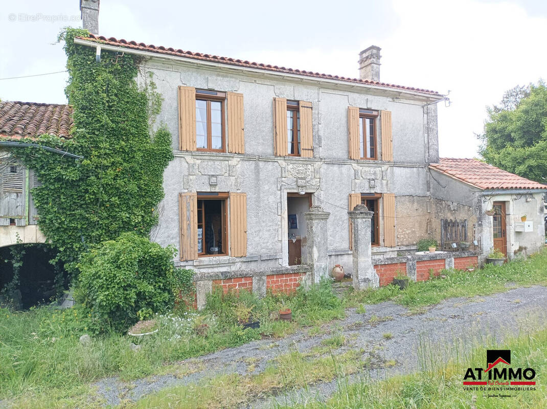 Maison à COURGEAC