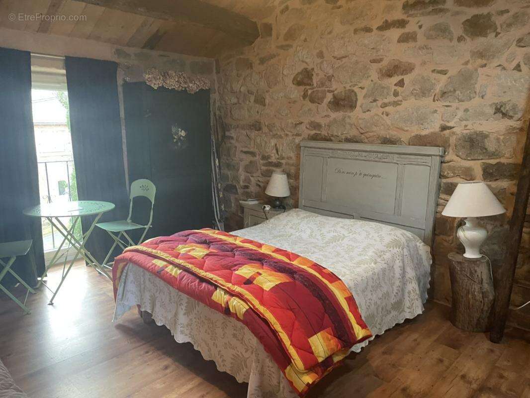Maison à SAINT-BEAUZELY