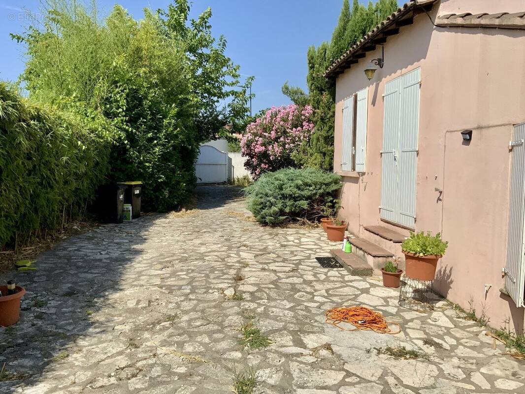 Maison à LA CALMETTE