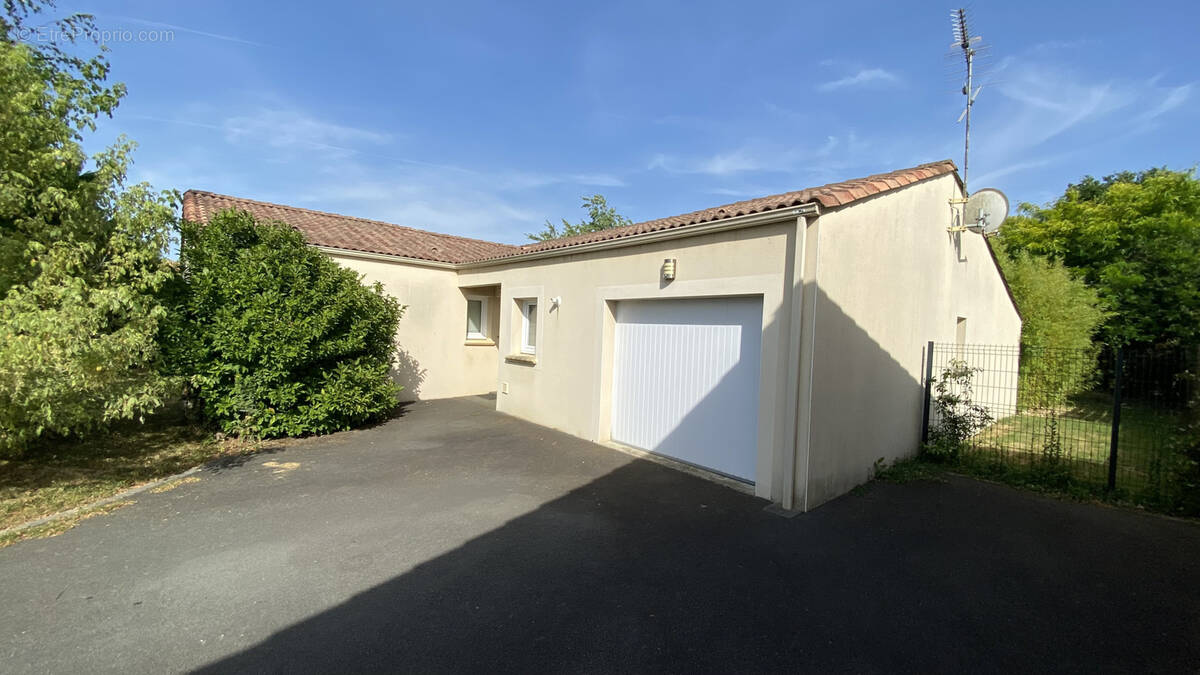 Maison à LES HERBIERS