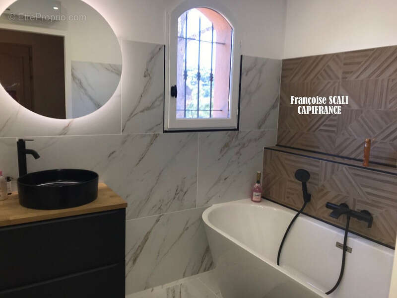 Maison à LES ISSAMBRES