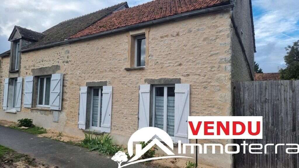 Maison à LA CHAPELLE-LA-REINE
