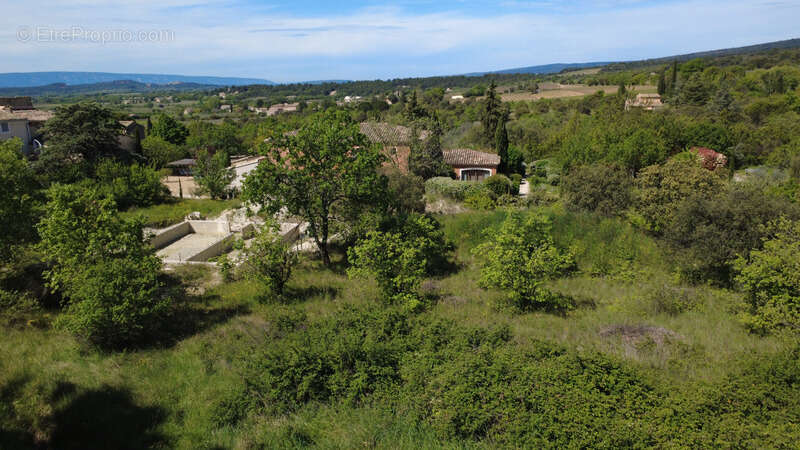 Terrain à SAINT-SATURNIN-LES-APT