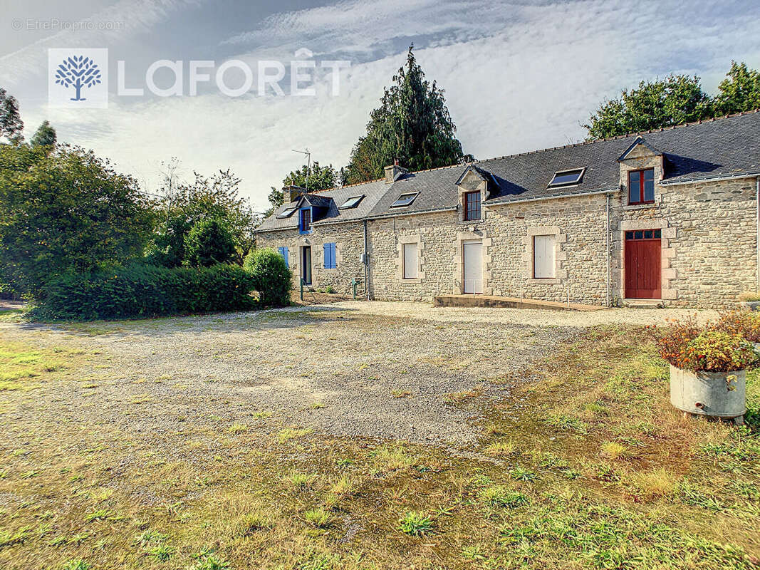 Maison à CLEGUEREC