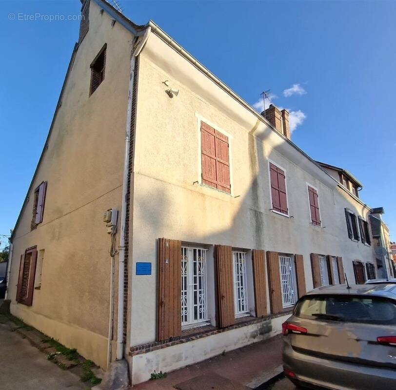 Maison à BREZOLLES