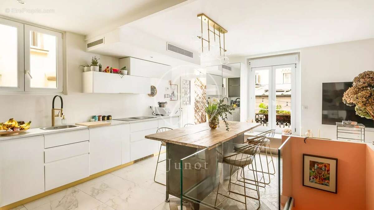 Maison à PARIS-17E