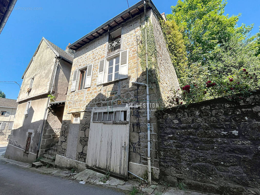 Maison à EYMOUTIERS