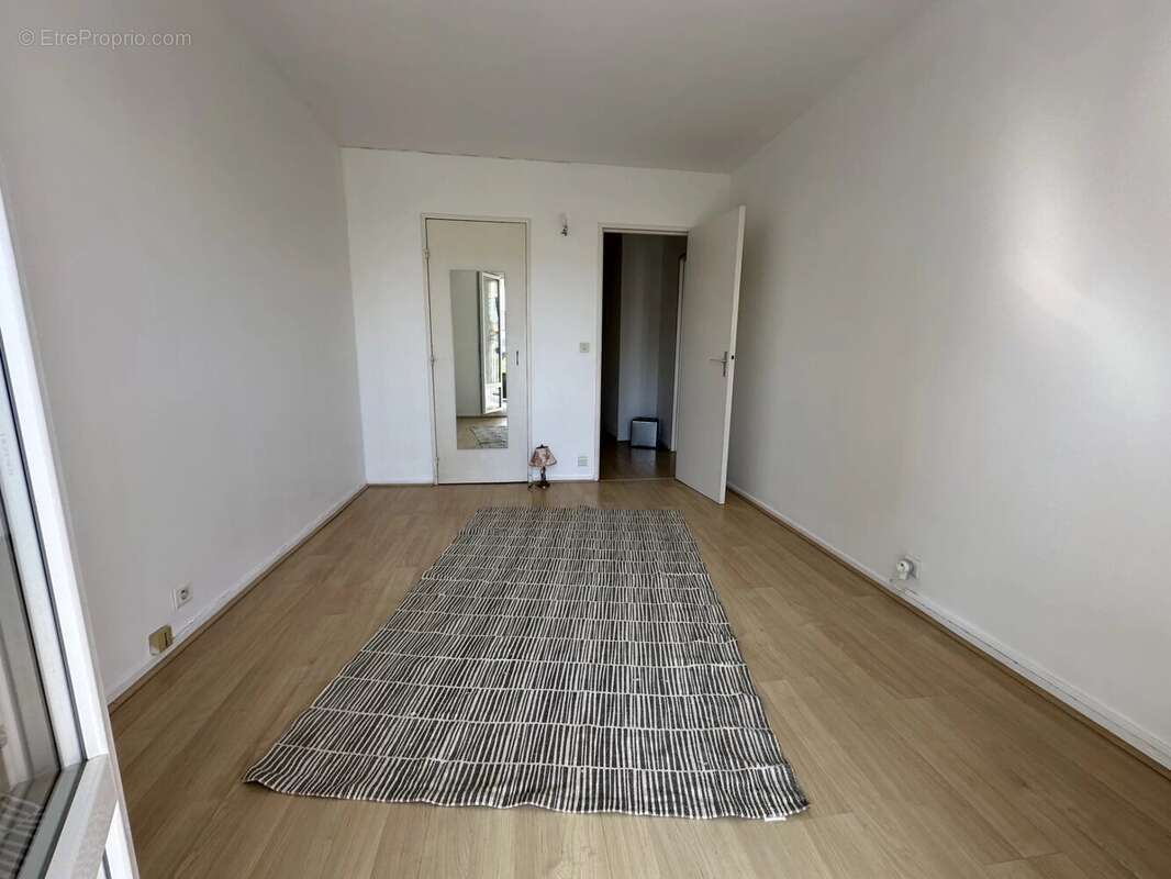 Appartement à LE MESNIL-SAINT-DENIS