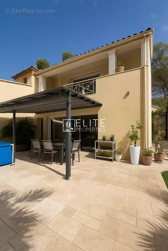 Maison à MOUGINS