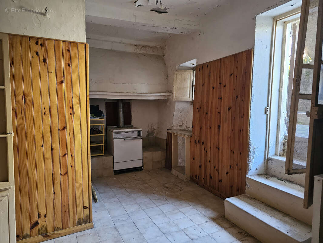 Appartement à LA ROQUE-D&#039;ANTHERON