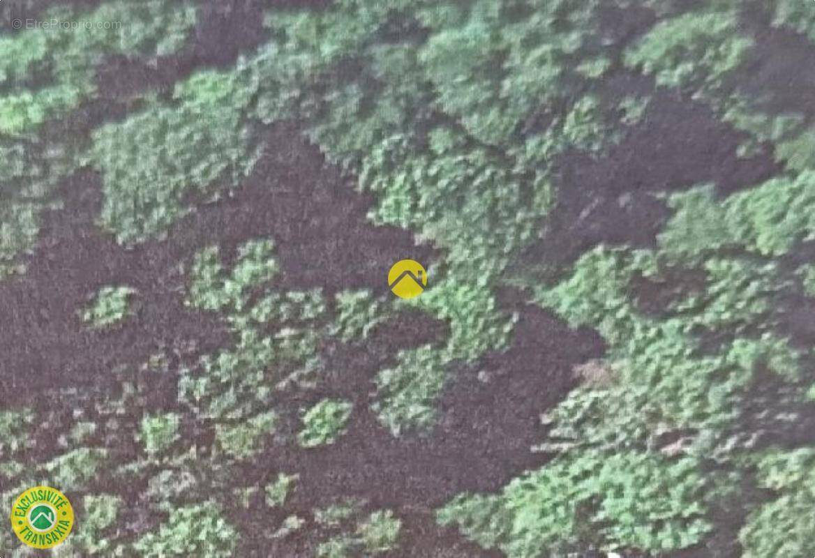 Terrain à AHUN