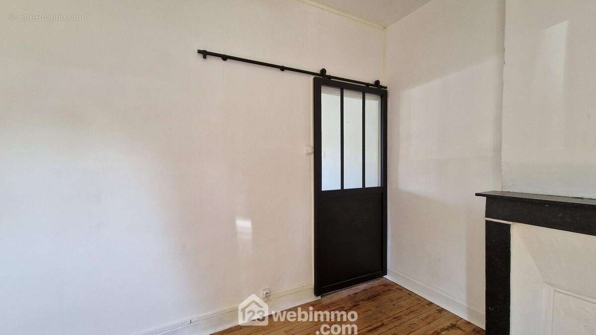 Vous apprécierez la porte à galandage - Maison à LAON