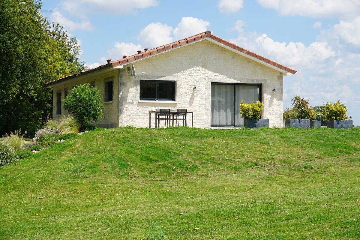 Maison à SAINT-MARTIN-DE-FRESSENGEAS
