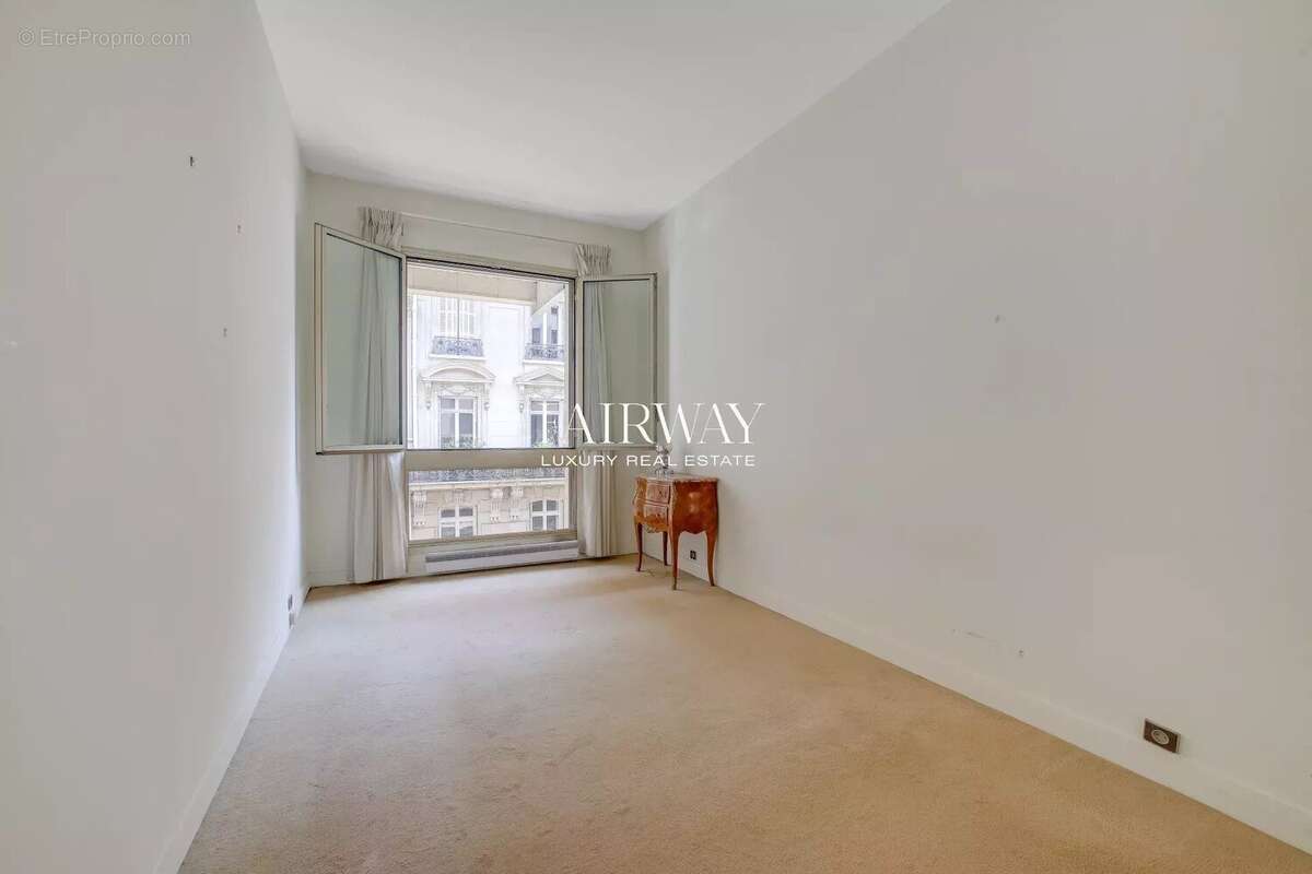 Appartement à PARIS-8E
