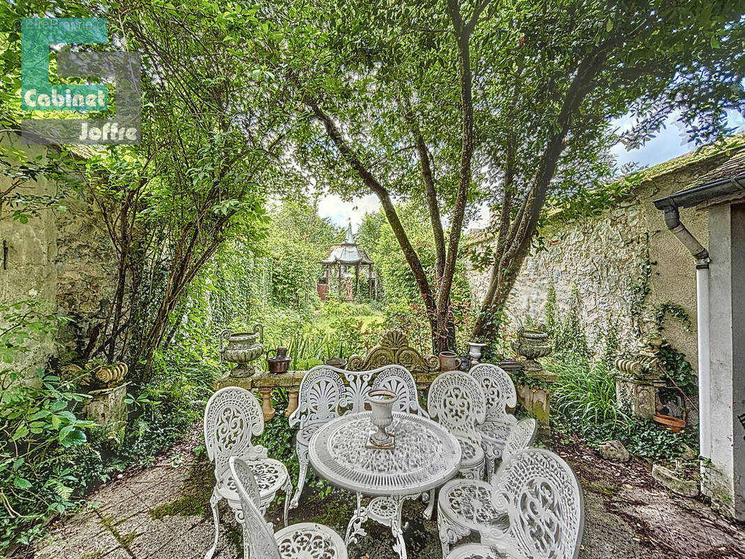 Maison à FONTAINEBLEAU