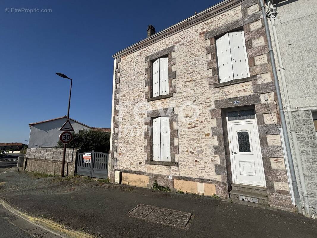 Maison à SAINT-PIERRE-DU-CHEMIN