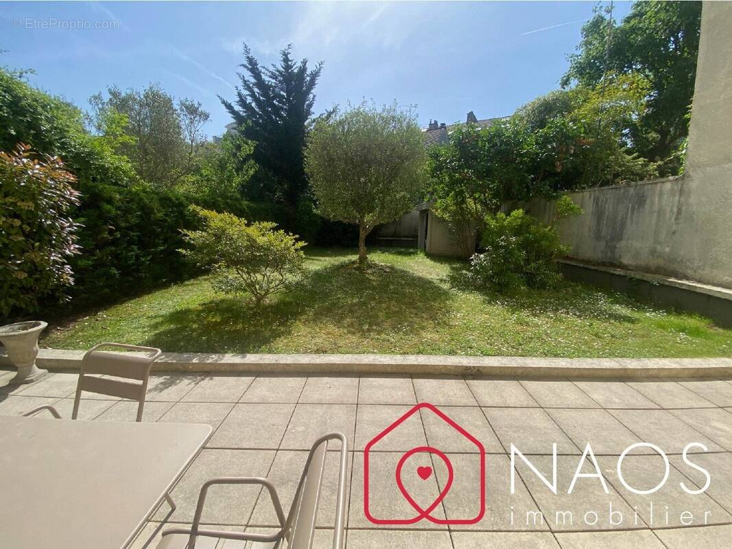 Appartement à LA GARENNE-COLOMBES