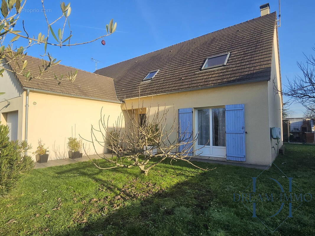avant de la maison avec garage - Maison à PORCHEVILLE