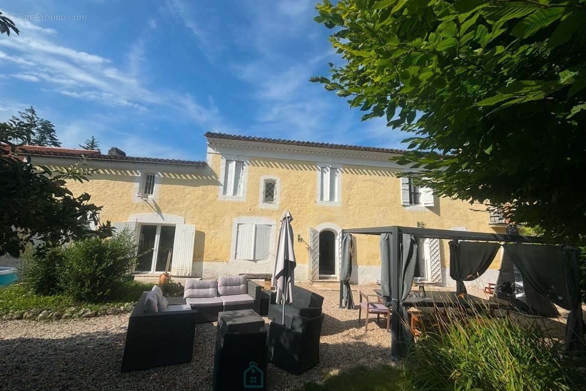 Maison à CAMARSAC