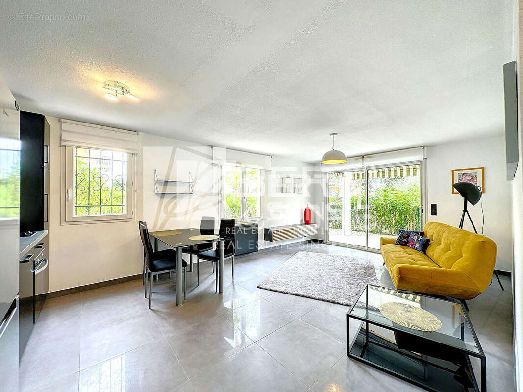 Appartement à MANDELIEU-LA-NAPOULE